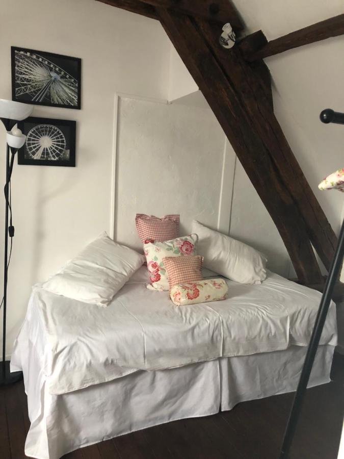 Bed and Breakfast Ancien Relais De Poste The Old Post Office Saint-Martial-d'Albarede Екстер'єр фото